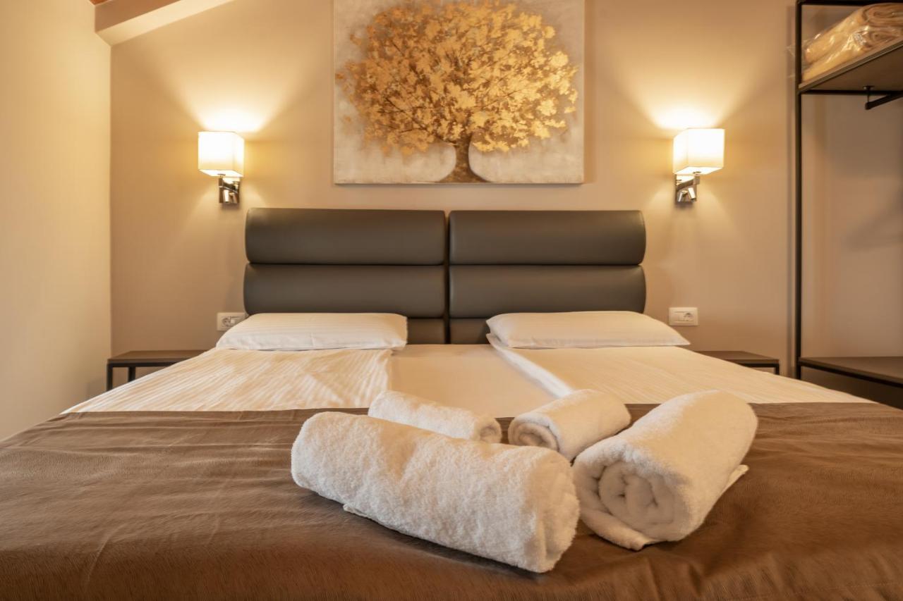 Aaa Apartments & Rooms Pula Extérieur photo