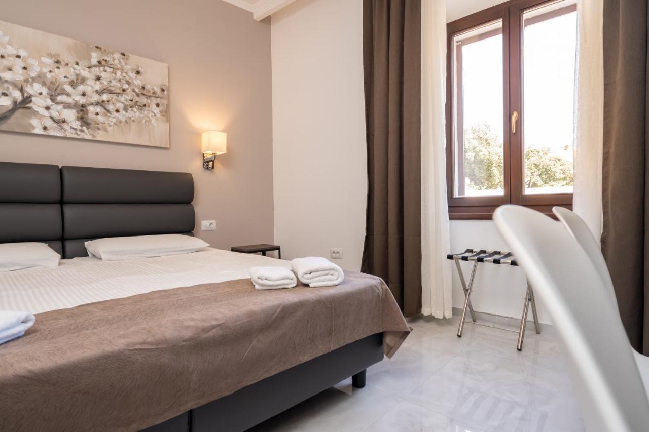 Aaa Apartments & Rooms Pula Extérieur photo